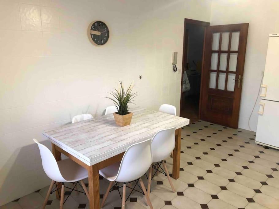 Vivienda Amplia Y Luminosa A Escasos Metros De La Playa De Cangas. ภายนอก รูปภาพ
